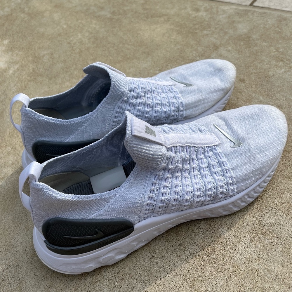 Nike Women's React Phantom Run FK 2 Shoes size 9.5
White